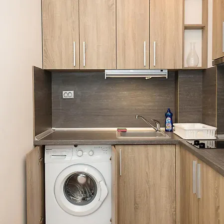 Kabakum 1br Retreat With Parking, Steps To By Flat Mаnаger *