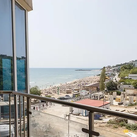 Kabakum 1br Retreat With Parking, Steps To By Flat Mаnаger شقة