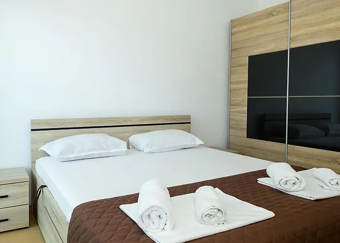 Kabakum 1br Retreat With Parking, Steps To By Flat Mаnаger