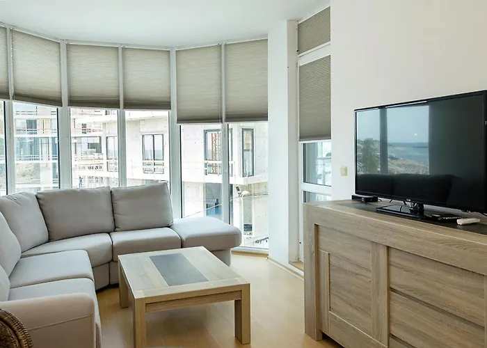 Kabakum 1br Retreat With Parking, Steps To By Flat Mаnаger *