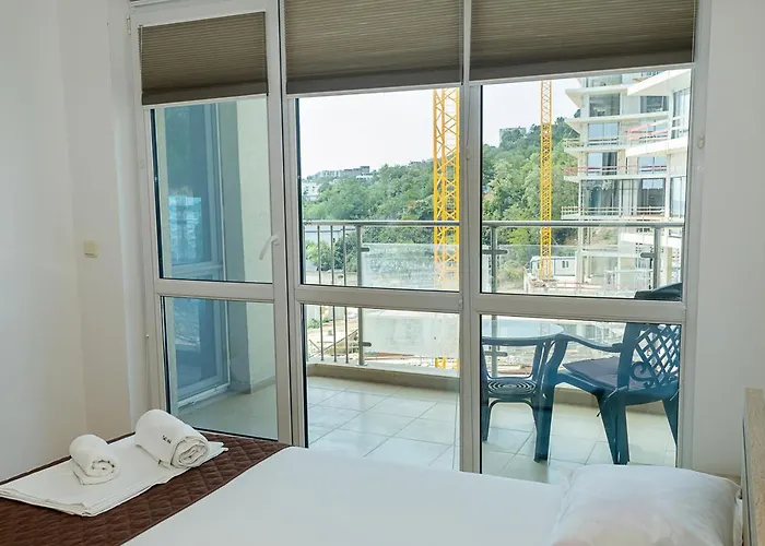 Kabakum 1br Retreat With Parking, Steps To By Flat Mаnаger *