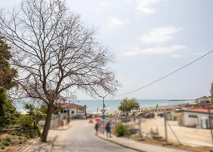 Kabakum 1br Retreat With Parking, Steps To By Flat Mаnаger شقة *